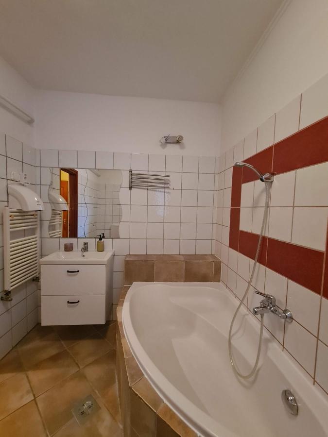 Palantir Panzio Bed and Breakfast Miskolc Buitenkant foto
