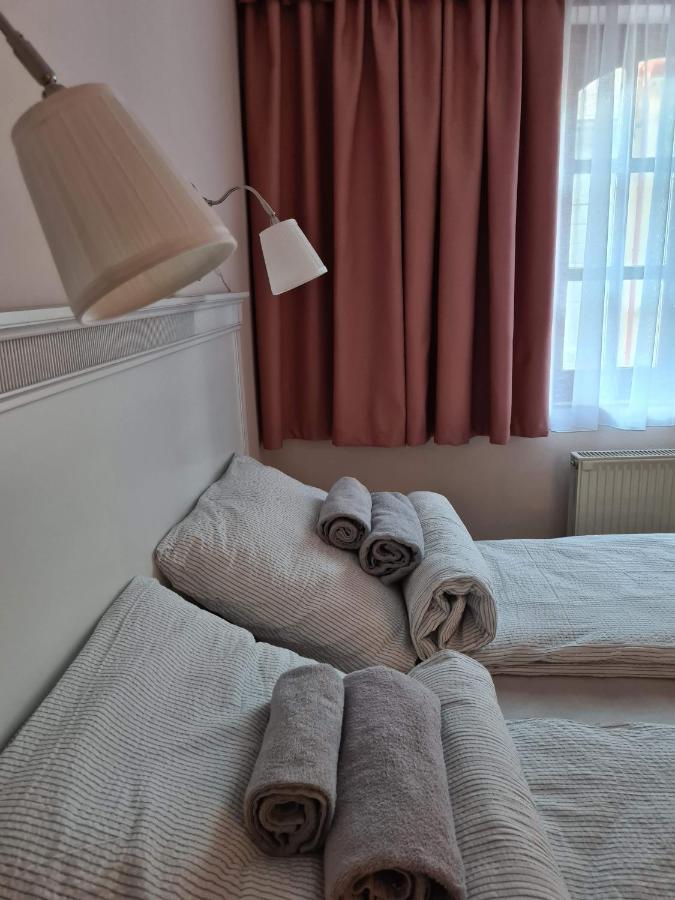 Palantir Panzio Bed and Breakfast Miskolc Buitenkant foto