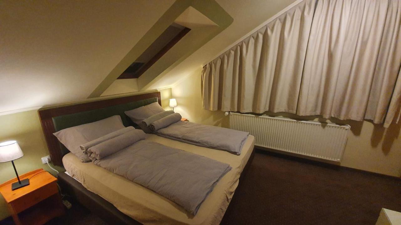 Palantir Panzio Bed and Breakfast Miskolc Buitenkant foto
