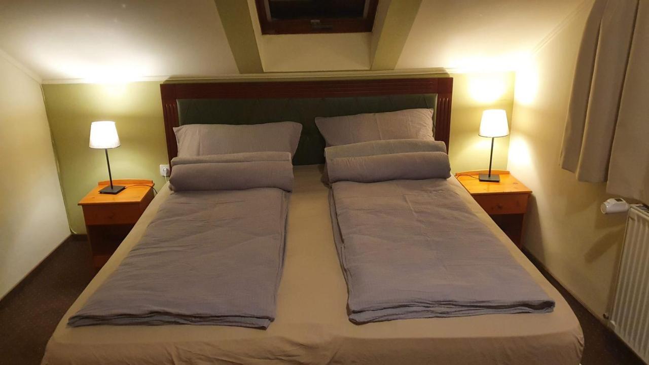 Palantir Panzio Bed and Breakfast Miskolc Buitenkant foto